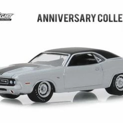 1970 Dodge Challenger R/T 426 HEMI 50 Years - Greenlight 28000B - 1/64 Scale Diecast Model Toy Car