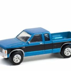 1988 Chevy S-10 4x4 Extended Cab Pickup Truck, Blue & Black - Greenlight 28080B - 1/64 Diecast Car