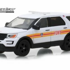 2017 Ford Interceptor Utility Commissioner Liaison, Fire Department City Of New York (FDNY) - Greenlight 30012/48 - 1/64 Scale Diecast Model Toy Car