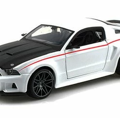 Ford Mustang Street Racer, White - Maisto 31506 - 1/24 Scale Diecast Model Toy Car