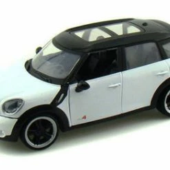 Motor Max Mini Cooper S Countryman, White With Black Roof - Motormax 73353 - 1/24 Scale Diecast Model Toy Car
