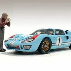 Race Day 1 Figure II, Burgundy & Gray - American Diorama 76284 - 1/18 Figurine - Diorama Accessory