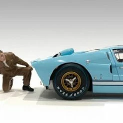 Race Day 1 Figure IV, Light Brown - American Diorama 76286 - 1/18 Scale Figurine - Diorama Accessory