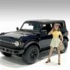 The Dealership - Customer II, Yellow And Light Green - American Diorama 76309 - 1/18 Scale Figurine