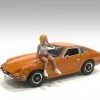 Car Meet 2 Figure V, White And Red - American Diorama 76393 - 1/24 Figurine - Diorama Accessory